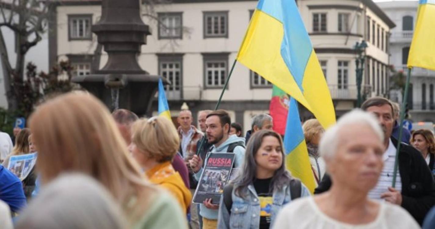 Ucrânia: Veja algumas fotos da vigília no Largo do Município