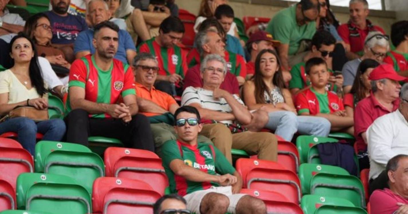 Veja quem está a assistir ao Marítimo-Guimarães (com fotos)