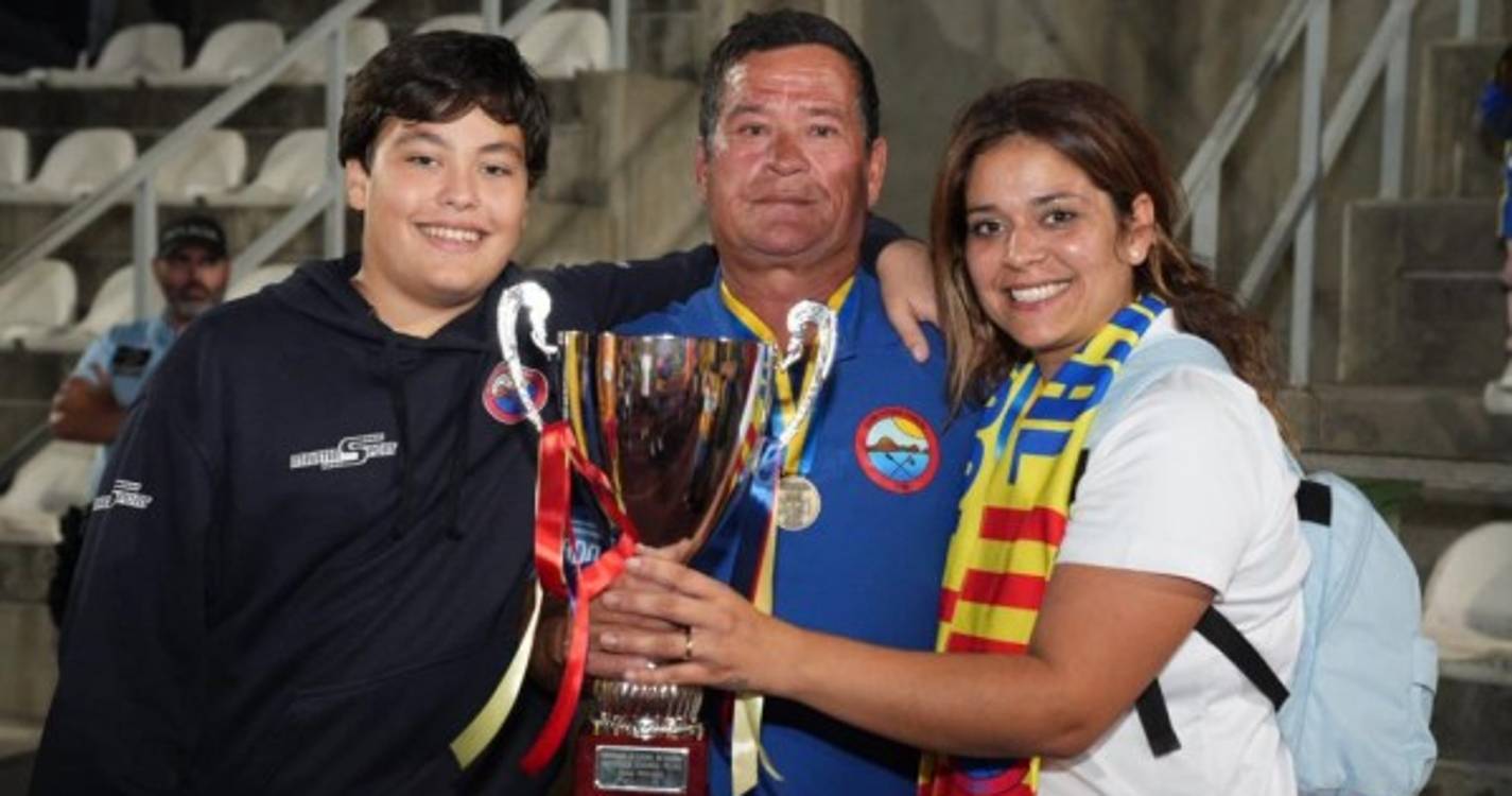 Veja a festa dos adeptos e dirigentes do Caniçal após a conquista da Supertaça