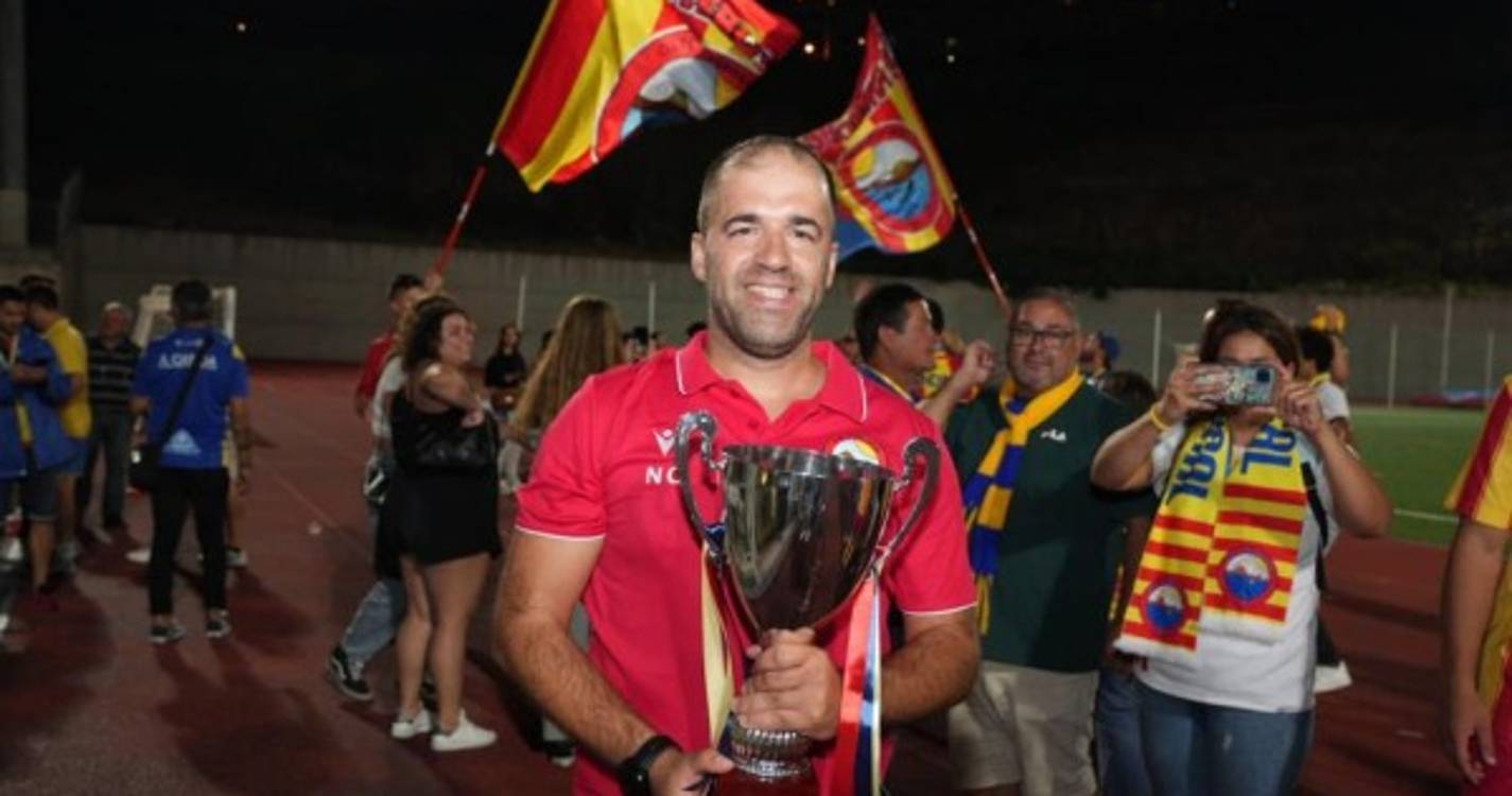 Veja a festa dos adeptos e dirigentes do Caniçal após a conquista da Supertaça