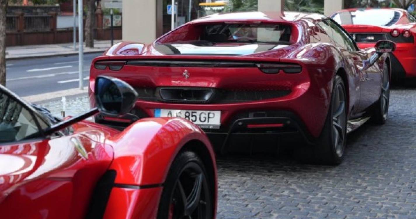 Ferraris atraem olhares no Savoy Palace