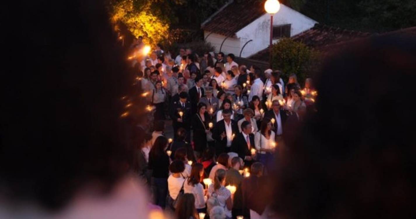 Procissão das velas percorre ruas da paróquia de Fátima