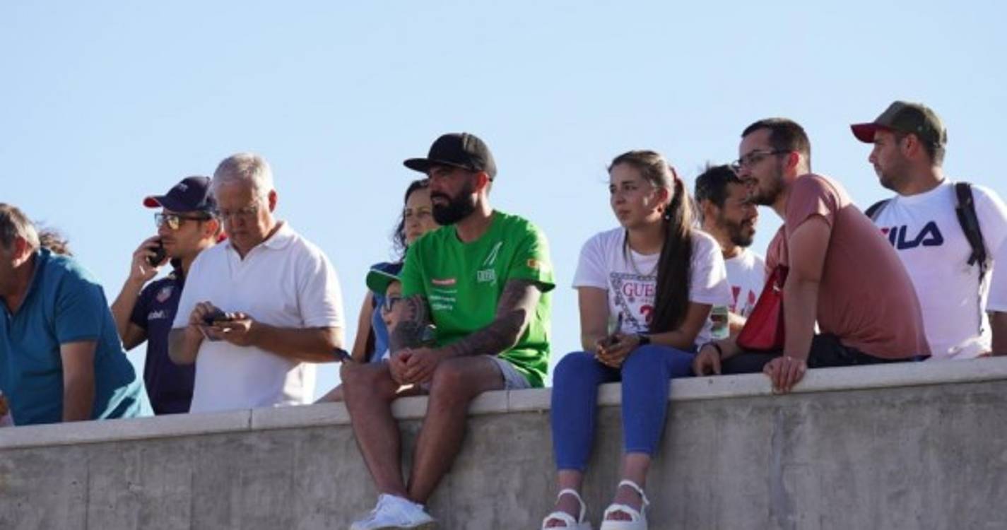 Amantes do rali acompanham Verificações Técnicas