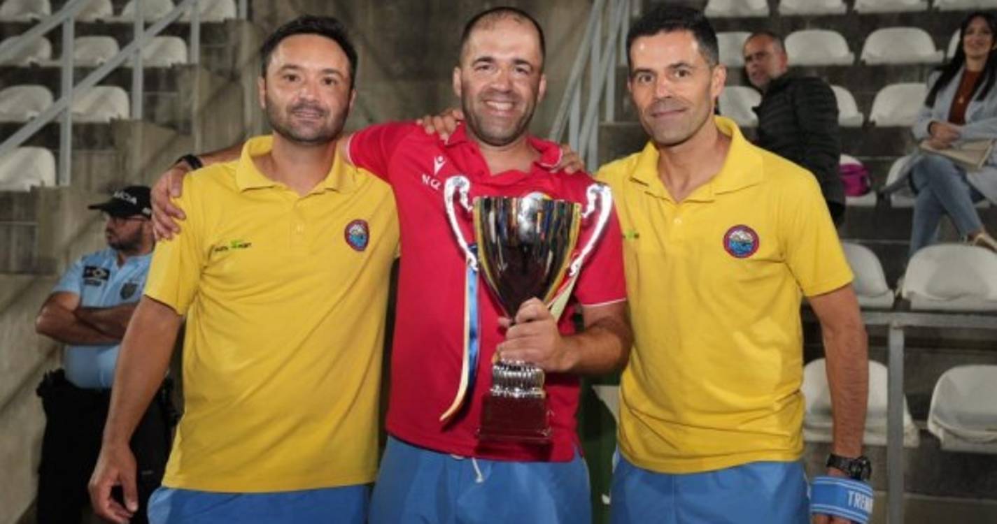 Veja a festa dos adeptos e dirigentes do Caniçal após a conquista da Supertaça
