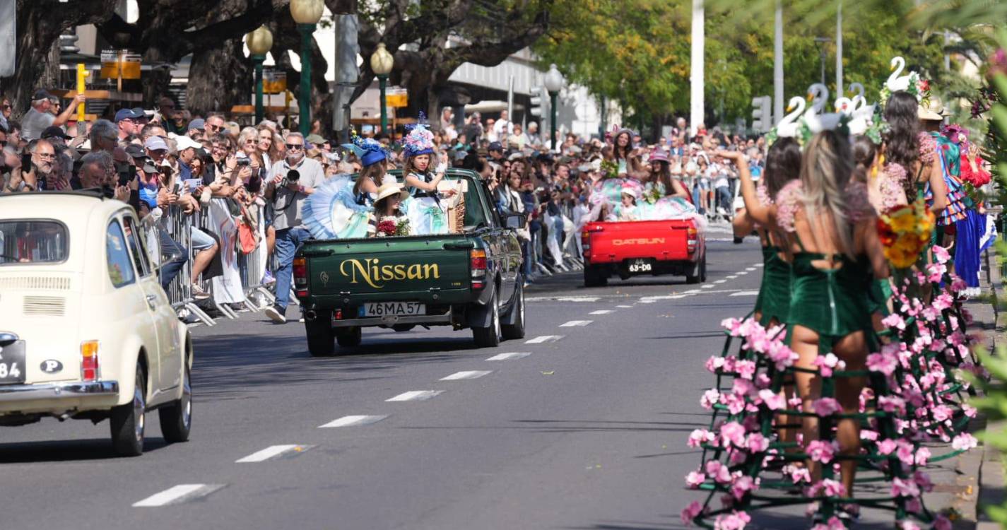 Clássicos desfilam elegância na Avenida (com fotos)