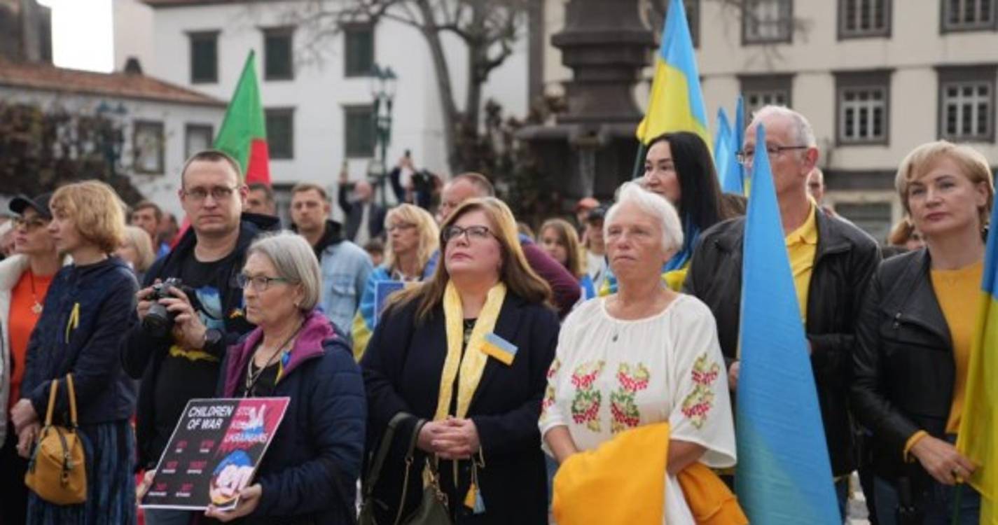 Ucrânia: Veja algumas fotos da vigília no Largo do Município