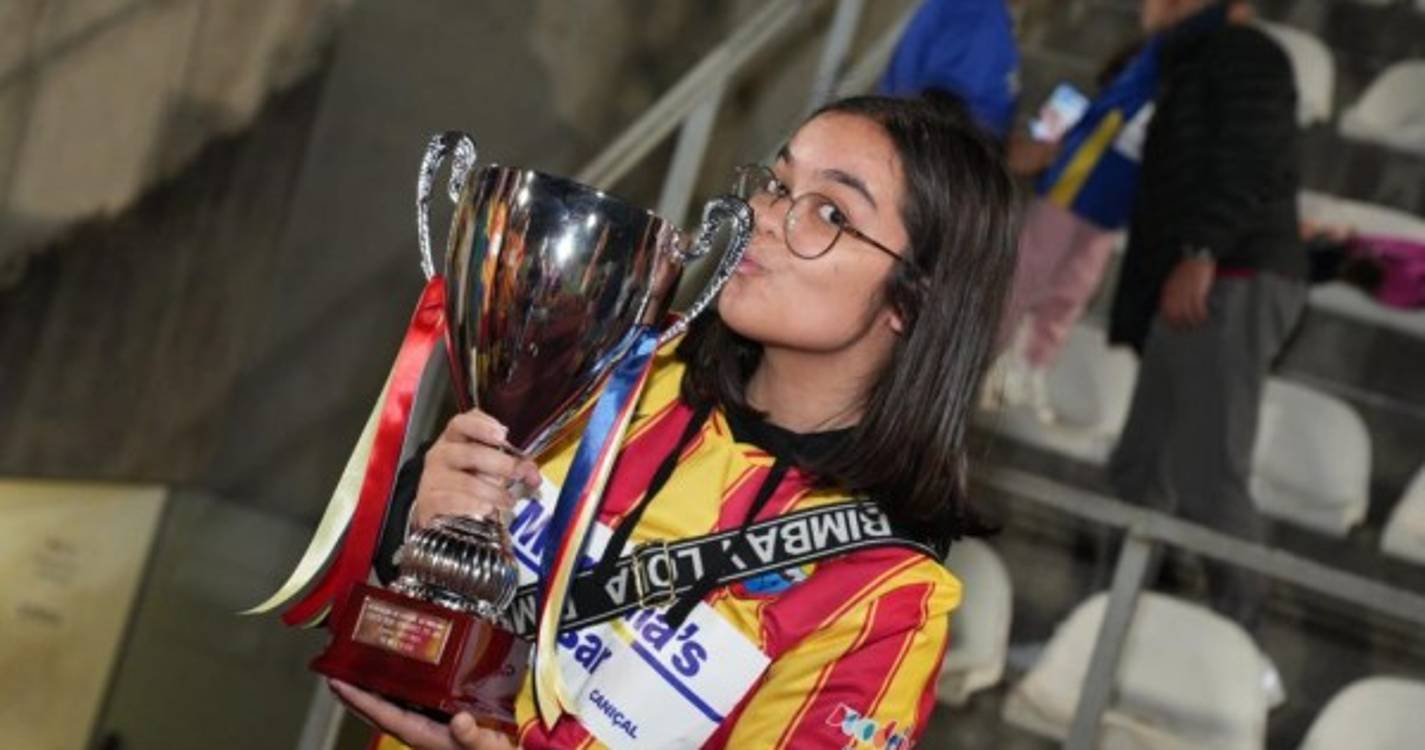 Veja a festa dos adeptos e dirigentes do Caniçal após a conquista da Supertaça