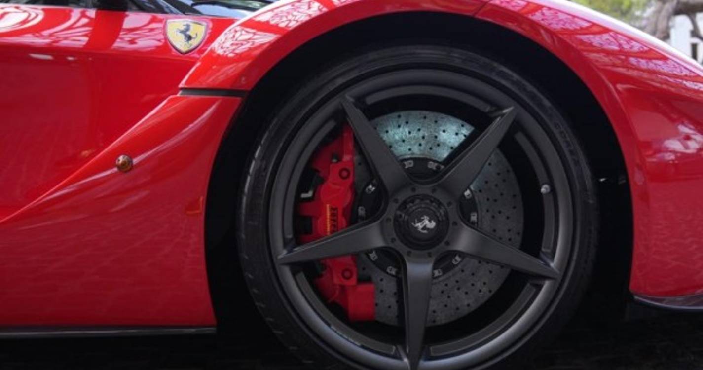 Ferraris atraem olhares no Savoy Palace