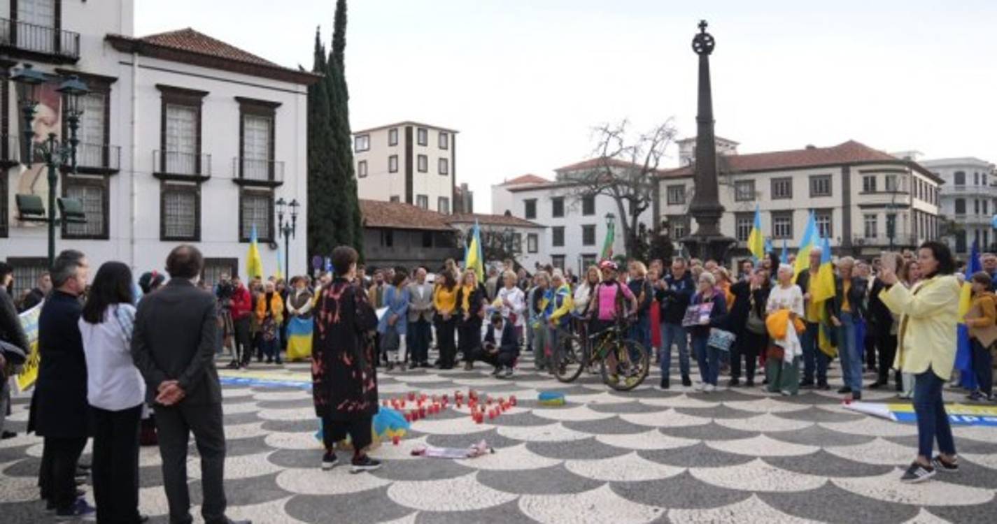 Ucrânia: Veja algumas fotos da vigília no Largo do Município