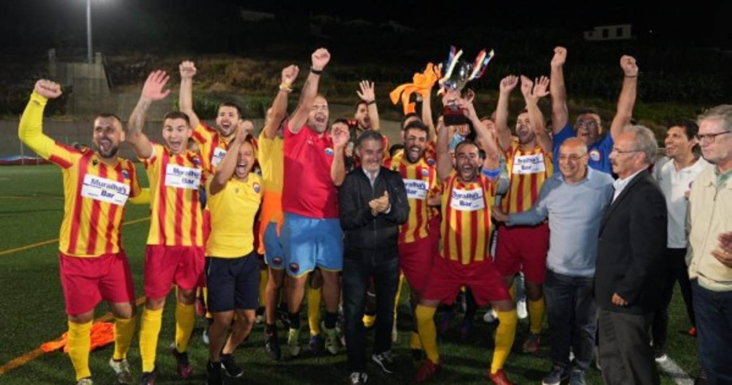 Veja a festa dos adeptos e dirigentes do Caniçal após a conquista da Supertaça