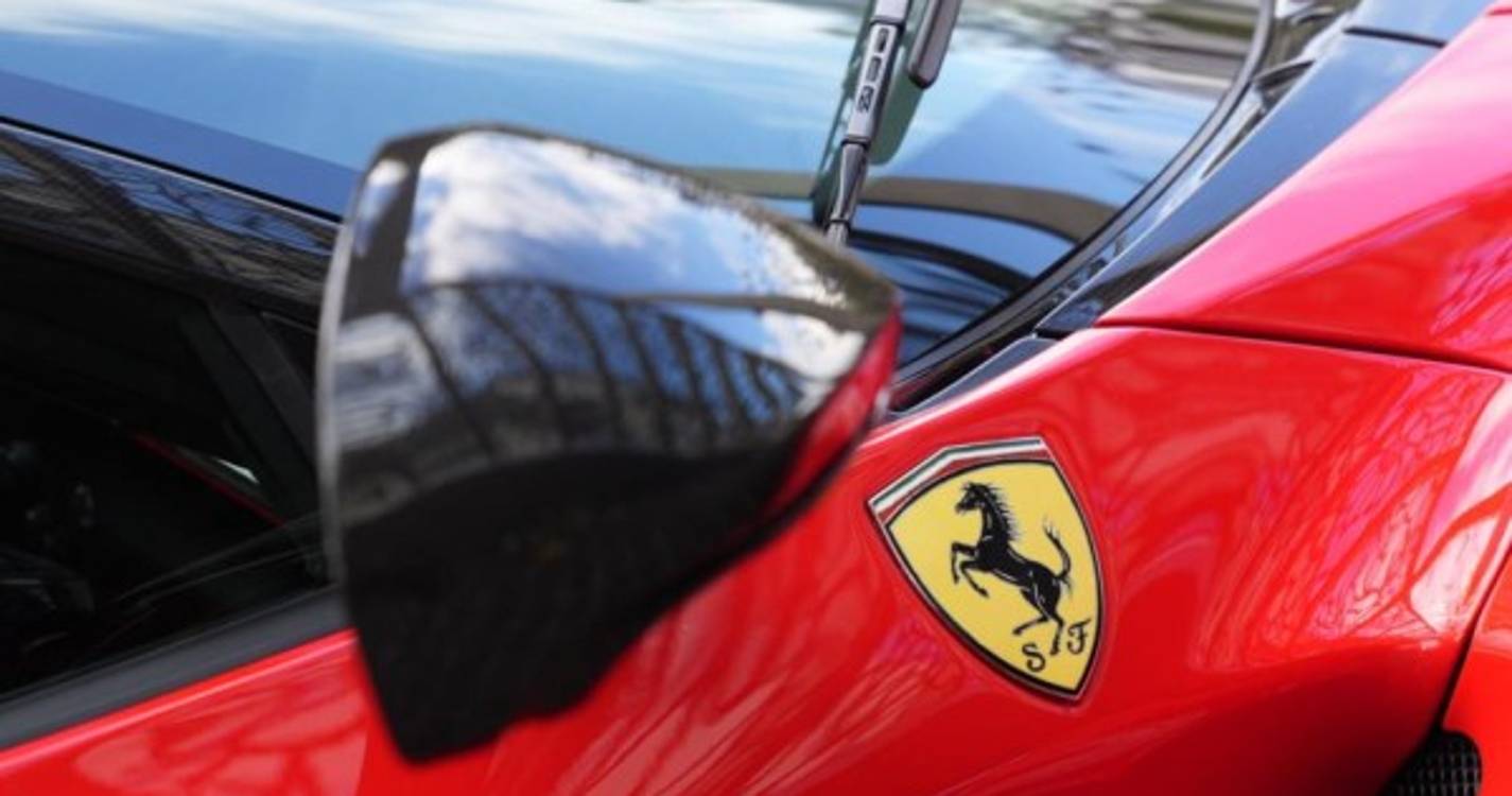 Ferraris atraem olhares no Savoy Palace