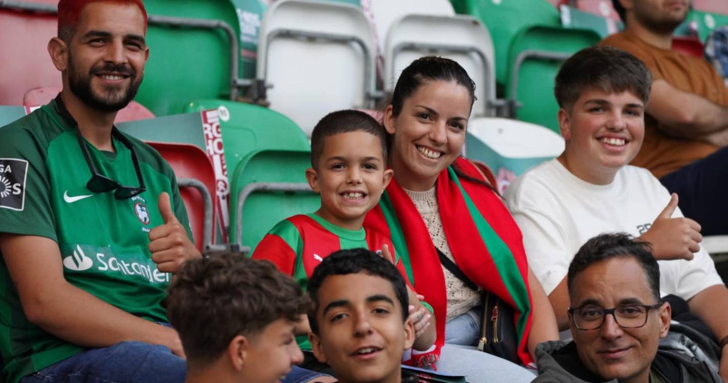 Veja quem está nos Barreiros para assistir ao Marítimo-Santa Clara (com fotos)