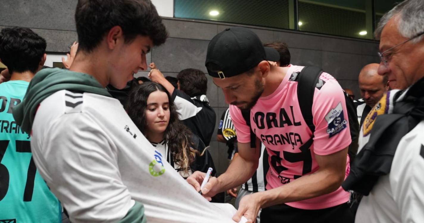 Jogadores do Nacional recebidos no Aeroporto por multidão em festa (com fotos)