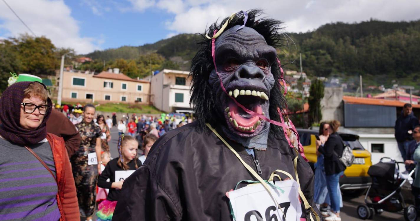 Cortejo do Campanário sai atrasado mas acelera na imaginação (com vídeo e fotos)