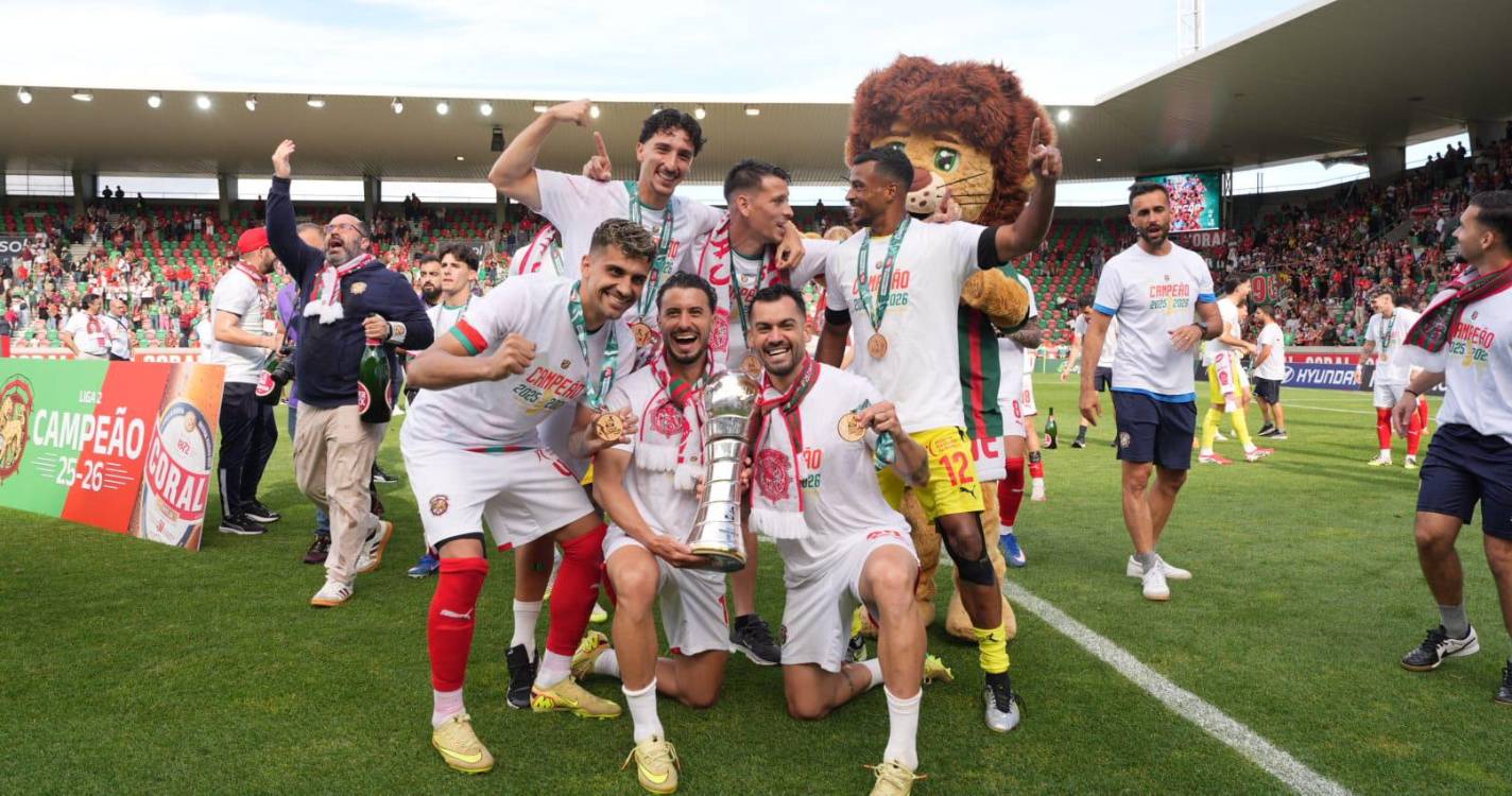 Marítimo já levantou a taça de campeão da II Liga