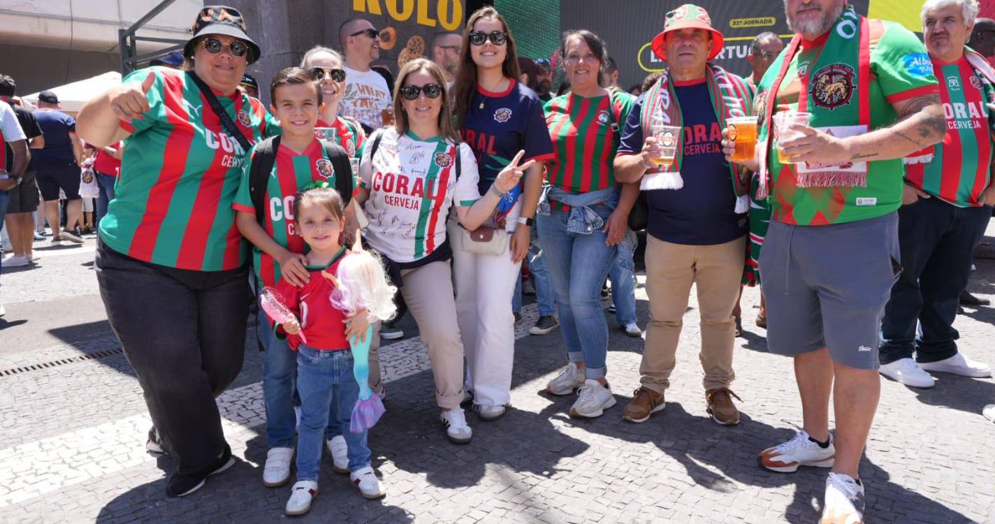 Maritimistas ao rubro antes do início do jogo festejam subida (com fotos)