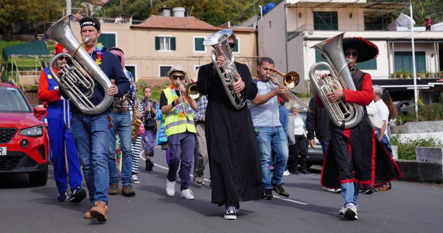 Cortejo do Campanário sai atrasado mas acelera na imaginação (com vídeo e fotos)