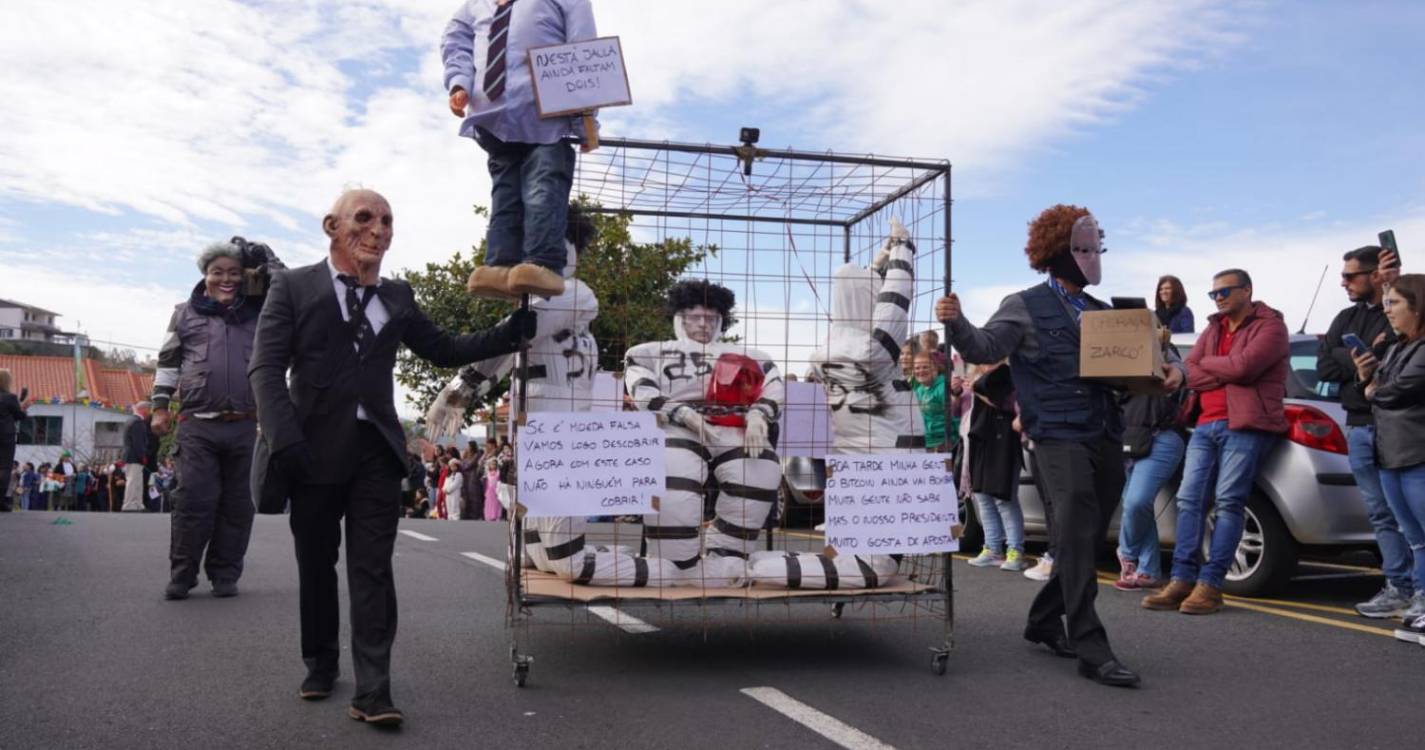 Cortejo etnográfico percorre ruas com tradição e humor