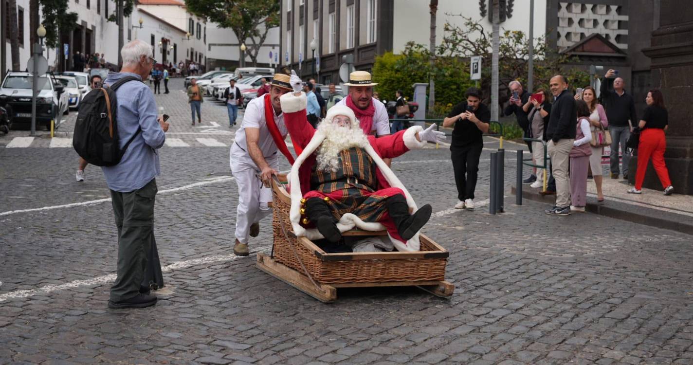 Pai Natal chegou ao Funchal num trenó à madeirense (com fotos e vídeo)