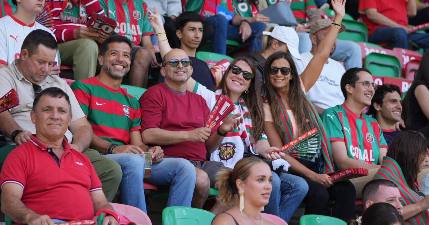 Adeptos em peso nos Barreiros para apoiar Marítimo (com fotos)