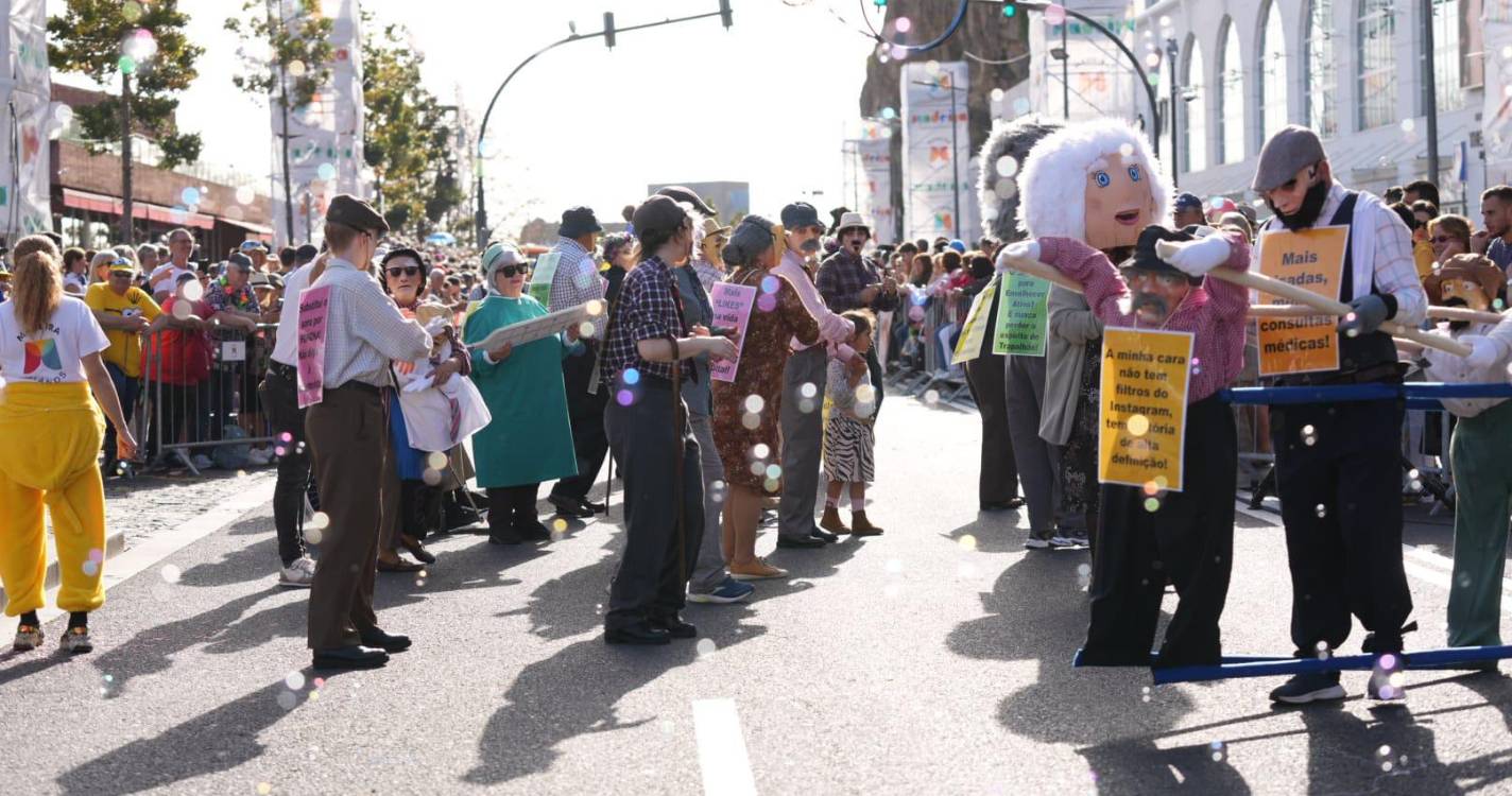 Cortejo Trapalhão fica sem som durante o desfile (com vídeo)