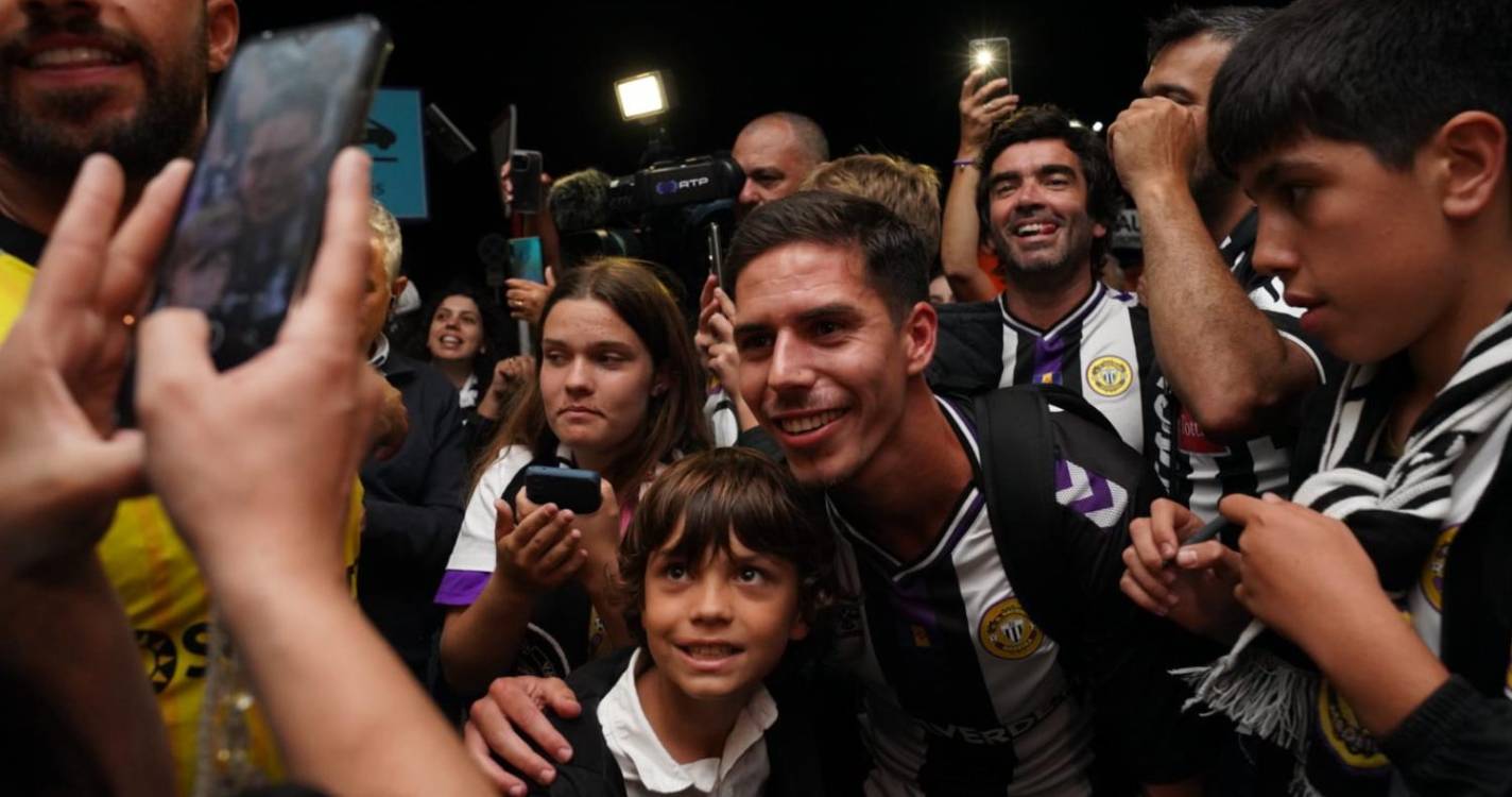 Jogadores do Nacional recebidos no Aeroporto por multidão em festa (com fotos)