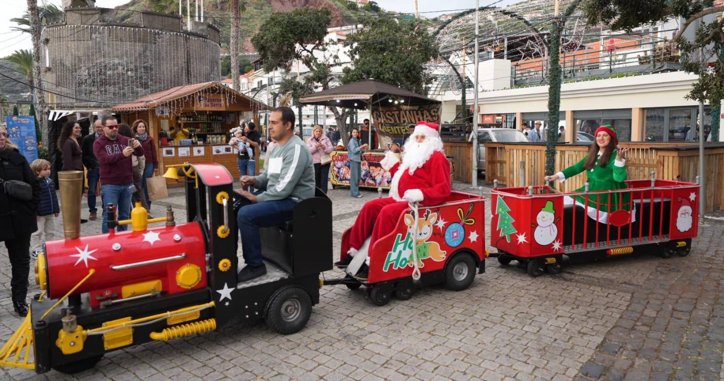Pai Natal já chegou à Ribeira Brava e encantou miúdos e graúdos