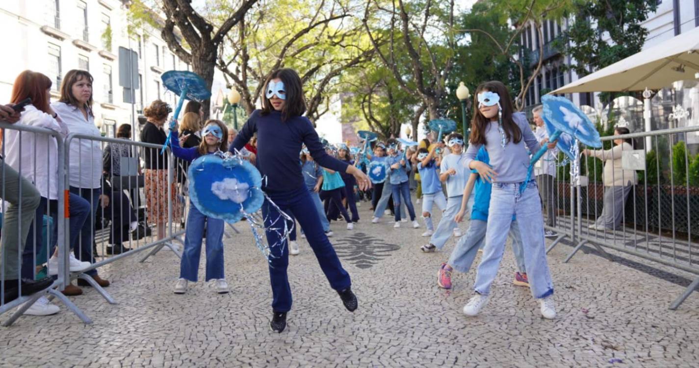 Mais de mil miúdos desfilam no Cortejo de Carnaval das Crianças (com fotos)
