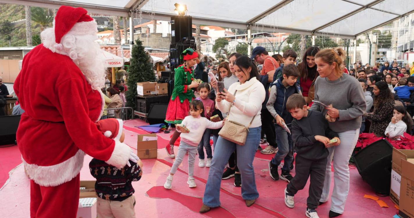 Pai Natal já chegou à Ribeira Brava e encantou miúdos e graúdos