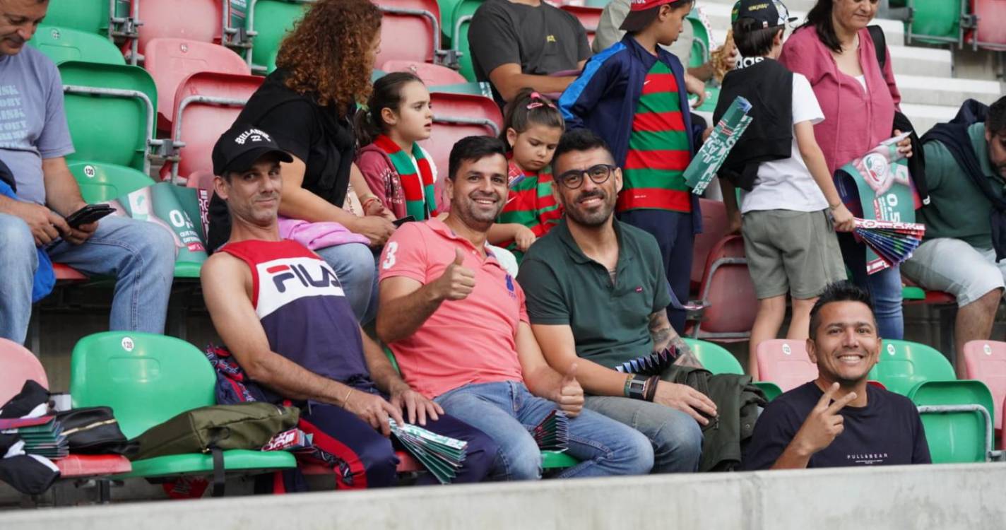 Veja quem está nos Barreiros para assistir ao Marítimo-Santa Clara (com fotos)