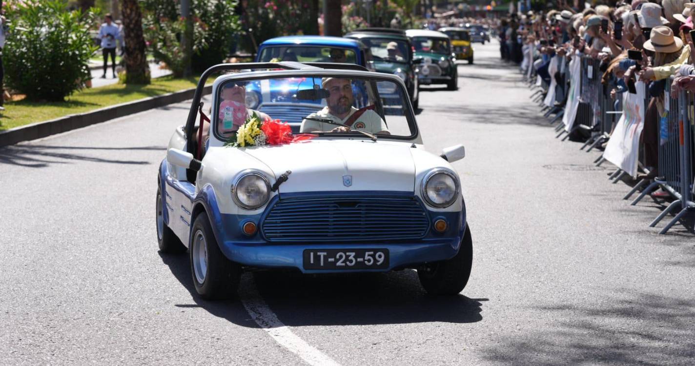 Clássicos desfilam elegância na Avenida (com fotos)