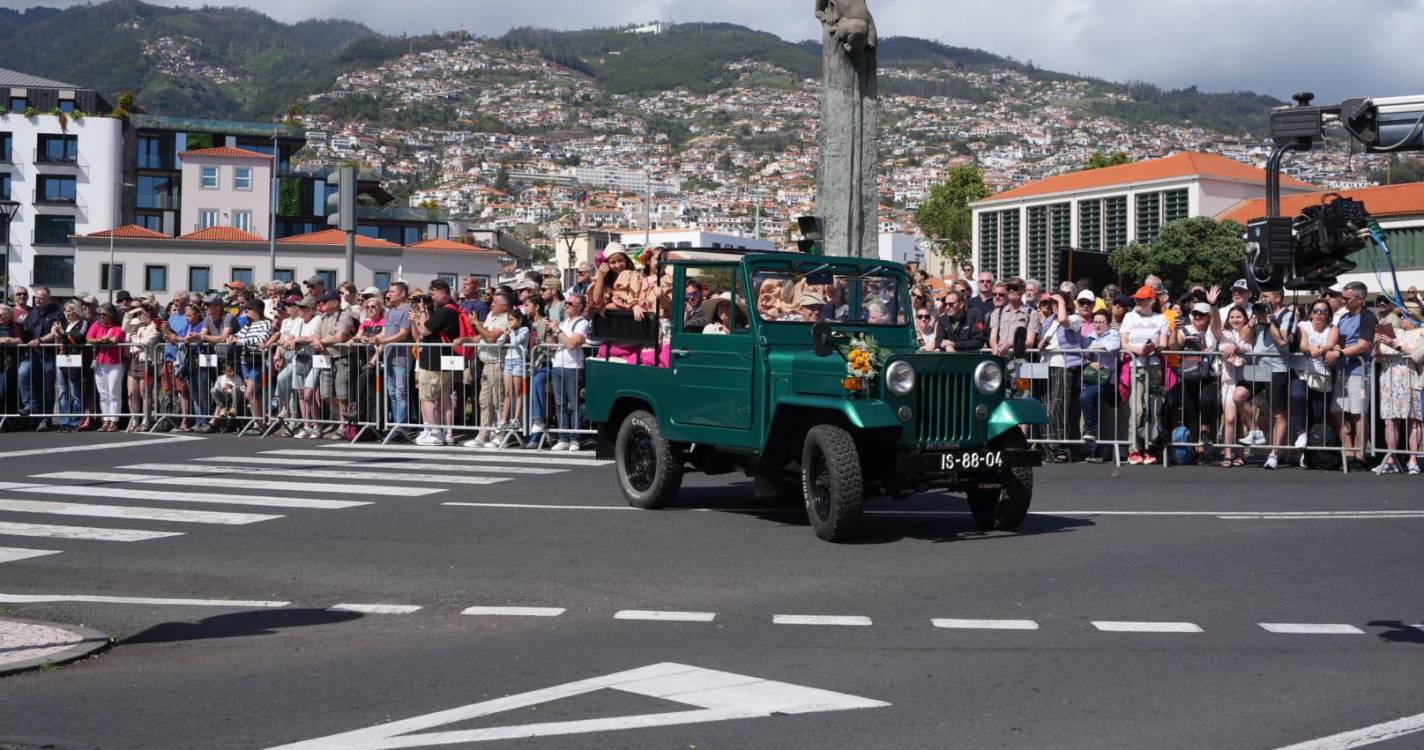 Clássicos desfilam elegância na Avenida (com fotos)