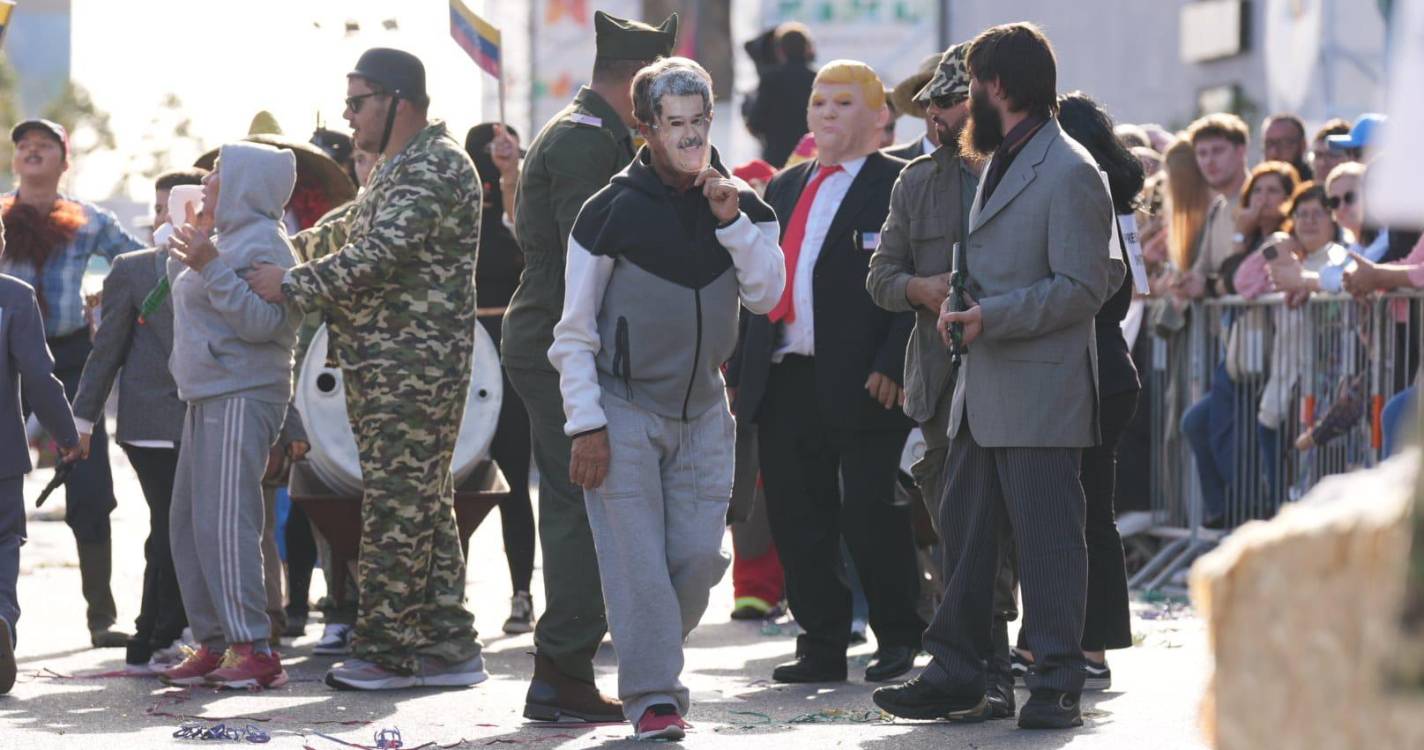 Detenção bombástica’ de Maduro retratada no Cortejo Trapalhão (com vídeos)