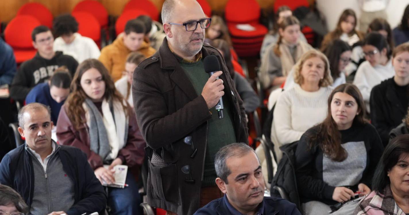 Parlamento na Comunidade: Docente questiona sobre reforço da Autonomia e Rafaela Fernandes defende revisão constitucional