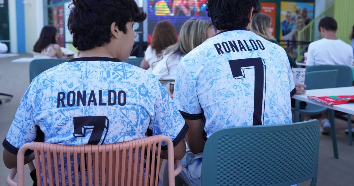 ’Fan zone’ bem composta e esperançosa (com fotos)