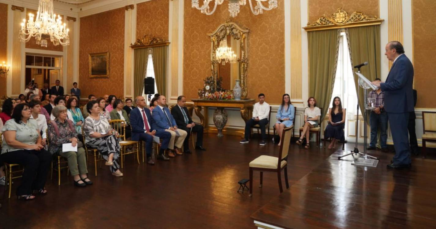 Escola contemporânea “tem de ir mais além” de ensinar a ler e escrever, defende Ireneu Barreto