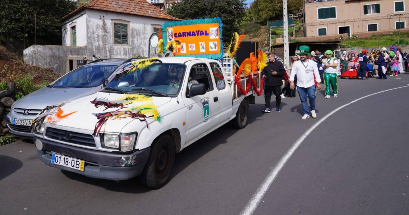 Cortejo do Campanário sai atrasado mas acelera na imaginação (com vídeo e fotos)