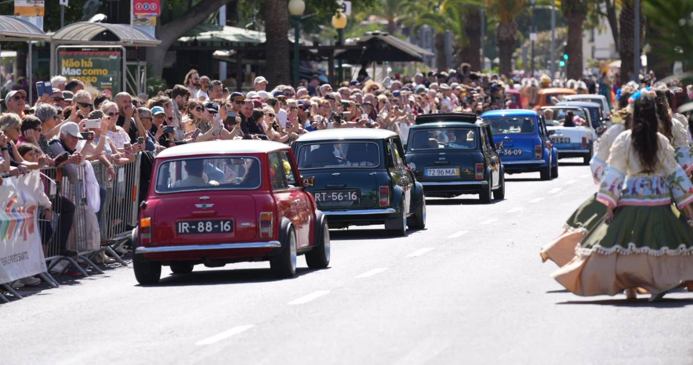 Clássicos desfilam elegância na Avenida (com fotos)