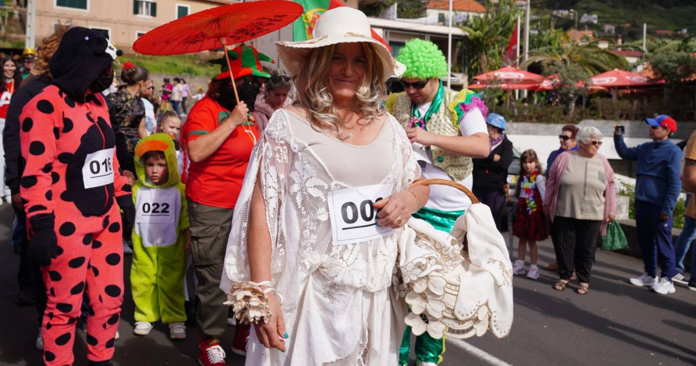 Cortejo do Campanário sai atrasado mas acelera na imaginação (com vídeo e fotos)