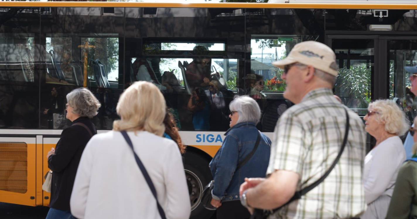 Paralisação de motoristas mexe na vida dos utentes da Horários do Funchal (com fotos)