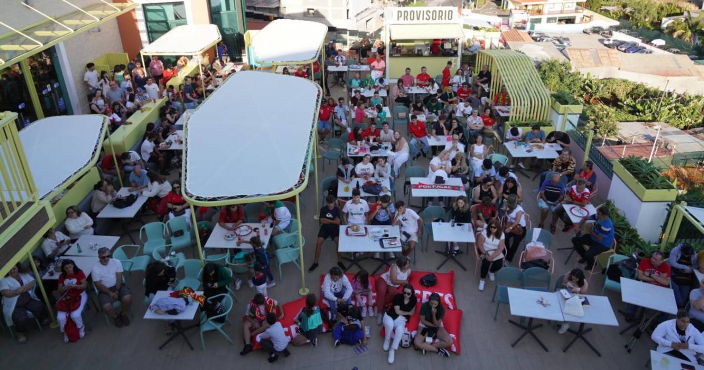 ’Fan zone’ bem composta e esperançosa (com fotos)