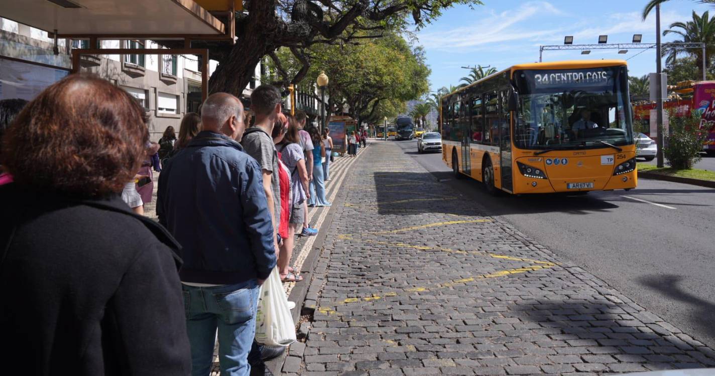 Paralisação de motoristas mexe na vida dos utentes da Horários do Funchal (com fotos)