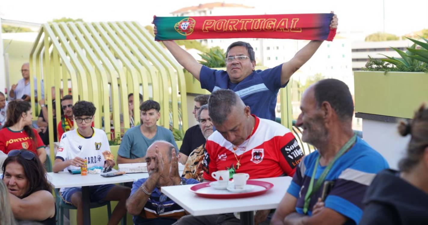 ’Fan zone’ bem composta e esperançosa (com fotos)