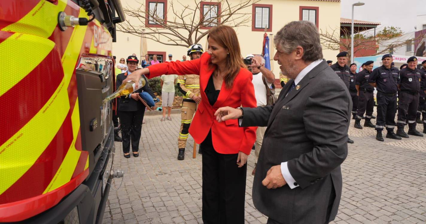 Bombeiros do Porto Santo recebem ambulância e viatura de combate a incêndios urbanos