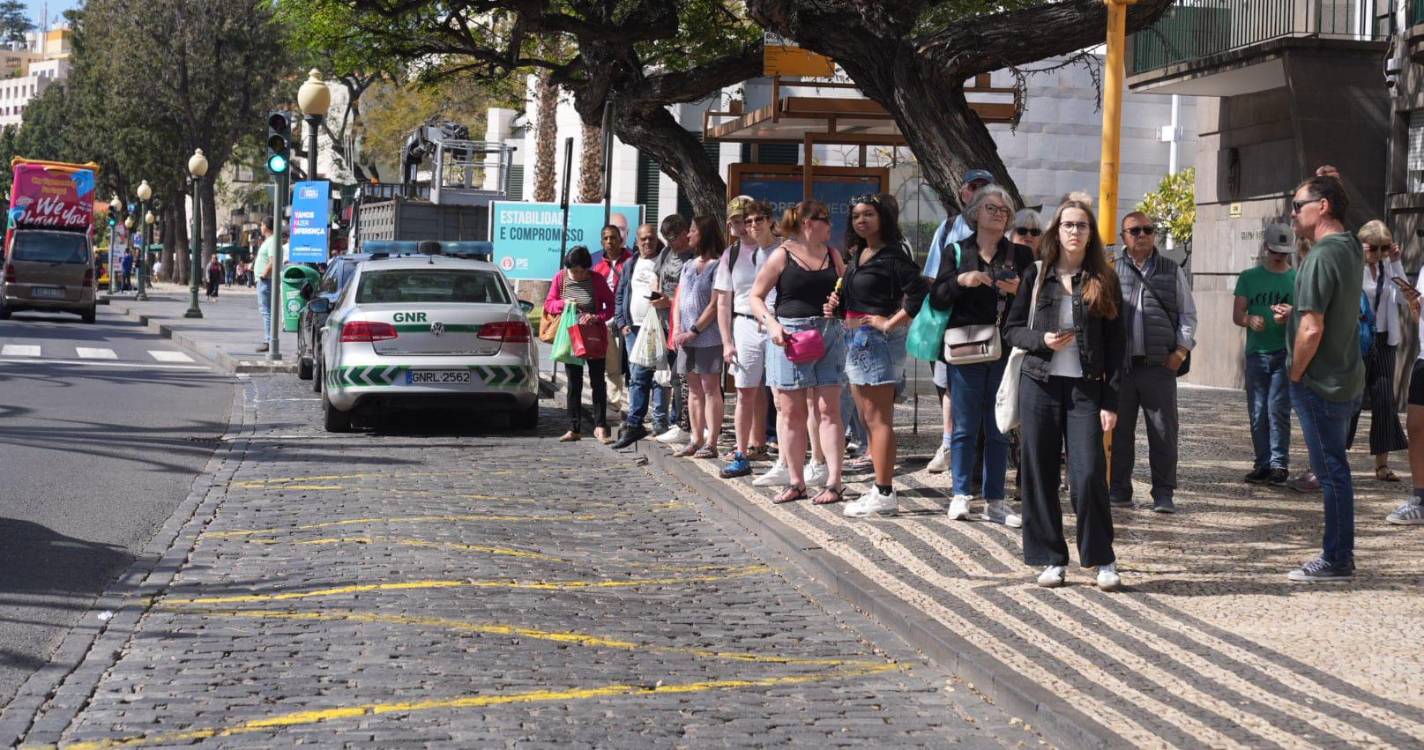 Paralisação de motoristas mexe na vida dos utentes da Horários do Funchal (com fotos)