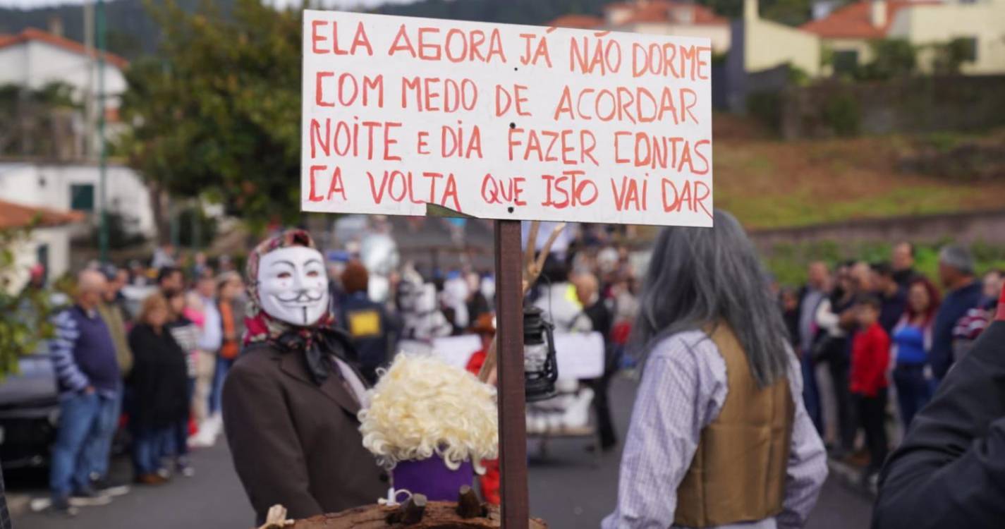 Cortejo etnográfico percorre ruas com tradição e humor
