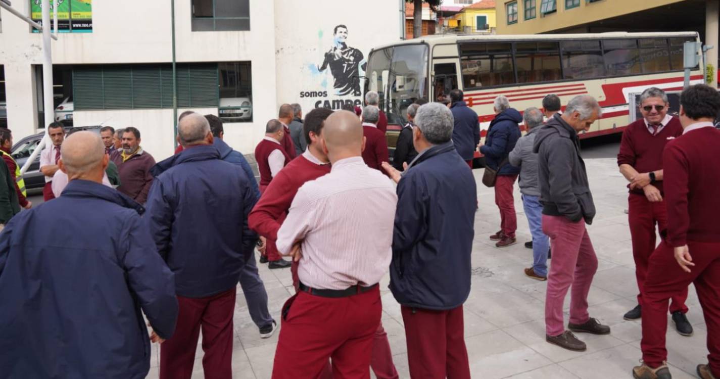 Mais de 60 trabalhadores da Rodoeste e da SAM em greve concentram-se no Campo da Barca