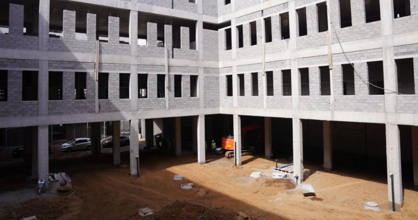 Veja como está a decorrer a obra do novo hospital