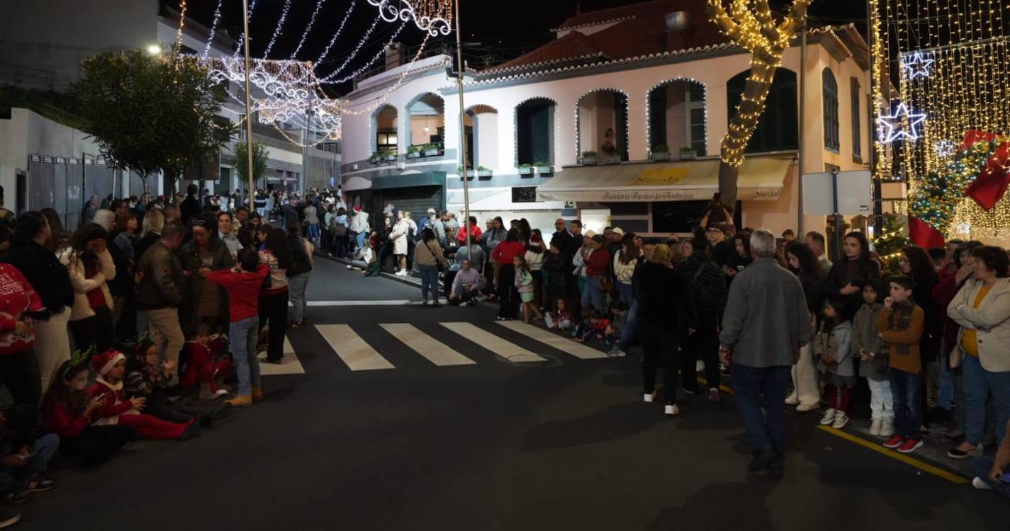 Enchente em Câmara de Lobos para ver o Pai Natal
