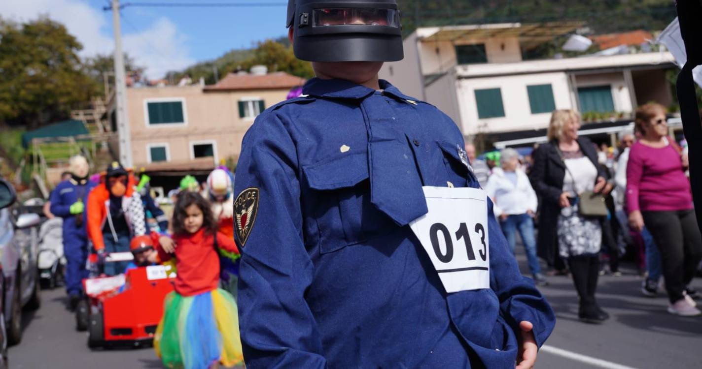 Cortejo do Campanário sai atrasado mas acelera na imaginação (com vídeo e fotos)